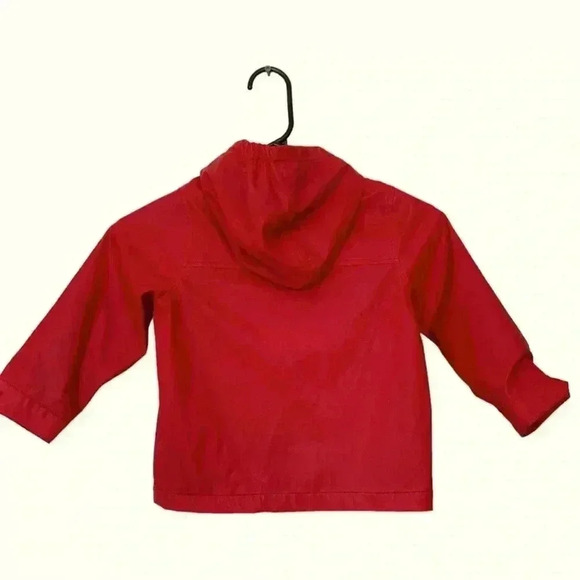 Old Navy raincoat with hood, lined with a soft cotton, Velcro on the sleeves. - Picture 3 of 6